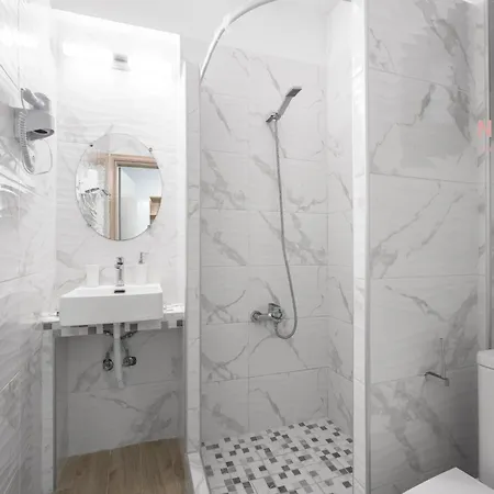 Azur Residences, Nilie Hospitality Mgmt Apartment